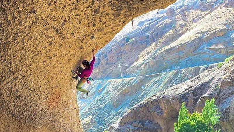 La escaladora iraní Elnaz Rekabi desafía al régimen y compite sin hijab en la final de Seúl