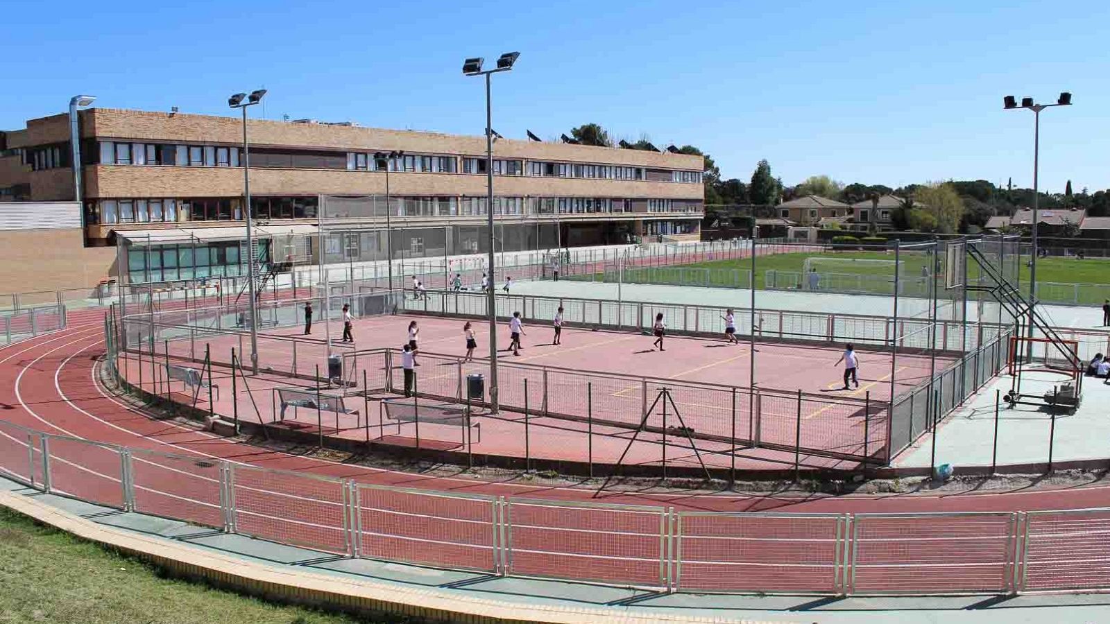 Investigan a un profesor de un colegio de Boadilla del Monte por grabar a alumnas en ropa interior durante una década