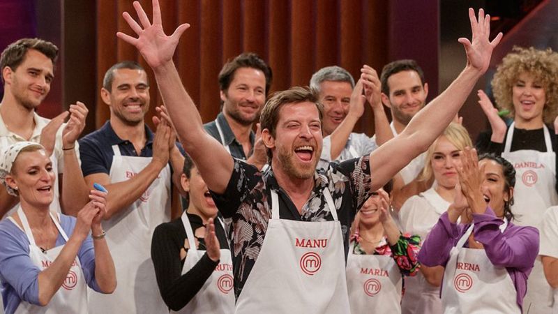 ¡Manu Baqueiro lo consigue! Mira con quién ha tenido su primer beso en MasterChef Celebrity