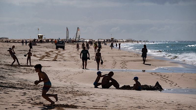 Baleares y Canarias aspiran a mantener sus cifras de turismo pese a la tormenta econmica de Alemania y Reino Unido