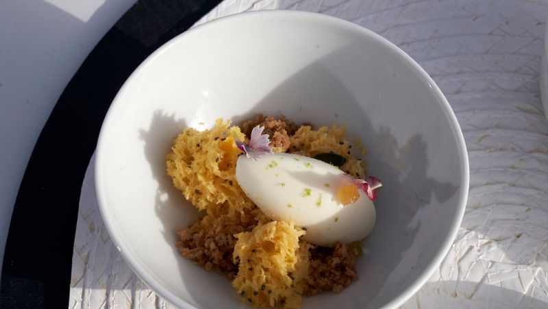 Receta de bizcocho de calabaza con helado de apionabo y espuma de lima