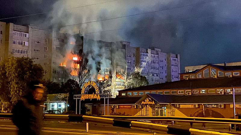 Al menos tres muertos y 19 heridos al estrellarse un caza ruso en un edificio residencial en Yeisk, Rusia