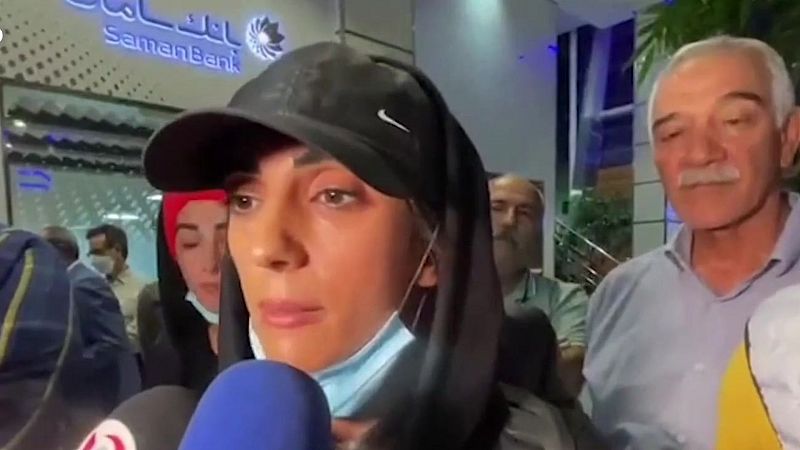 La escaladora iraní Elnaz Rekabi llega a Teherán tras competir sin velo: "Estoy estresada y tensa"