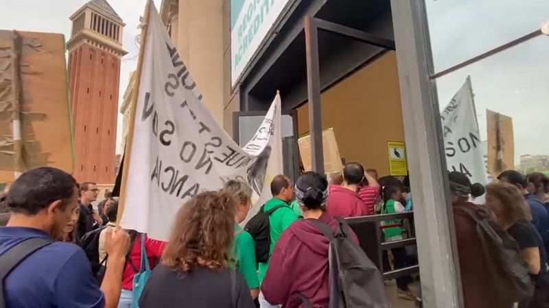 Un centenar de persones boicotegen l'obertura del congrés The District