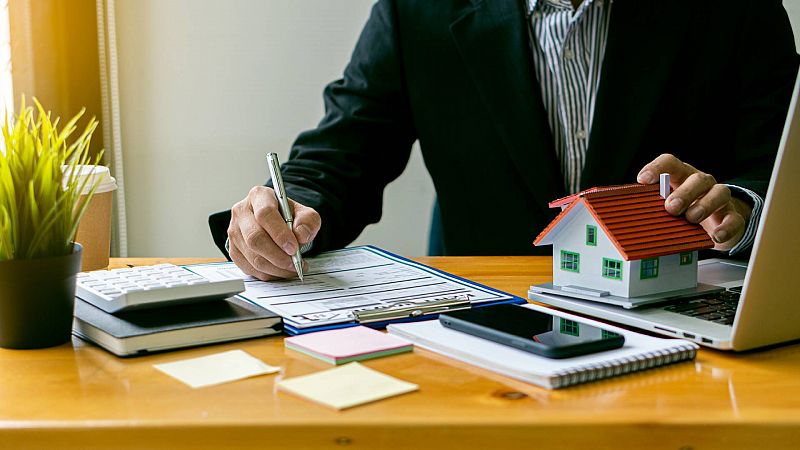La banca plantea al Gobierno ayudar a las familias alargando el plazo de sus hipotecas si suben un 30 %