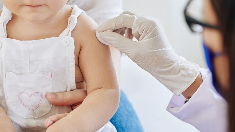 La Agencia Europea de Medicamentos aprueba el uso de la vacuna COVID a partir de los seis meses de edad