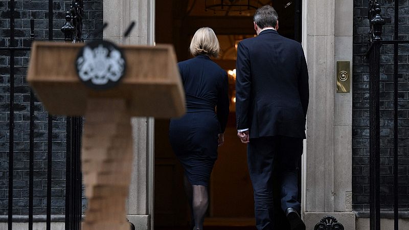 Truss, la inquilina más breve de Downing Street: "Será una nota al pie de la historia, hará bueno a Johnson"