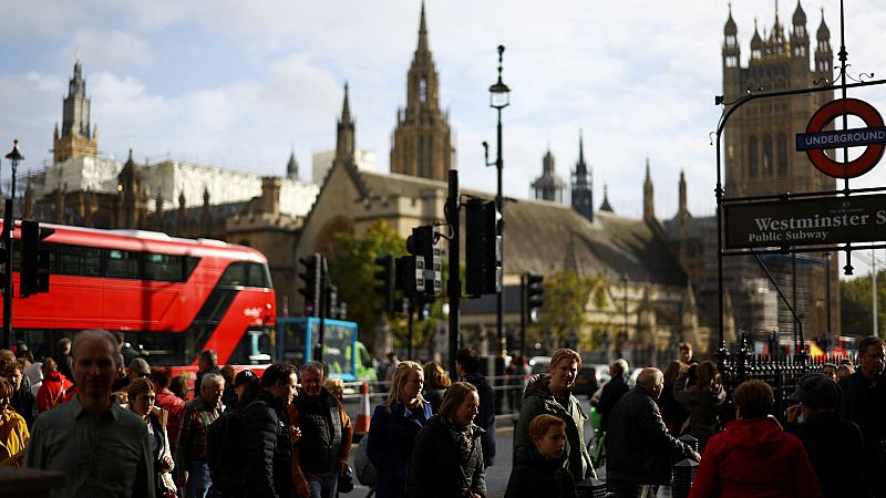 Los británicos se hartan de la política británica: "Qué follón, menuda vergüenza"