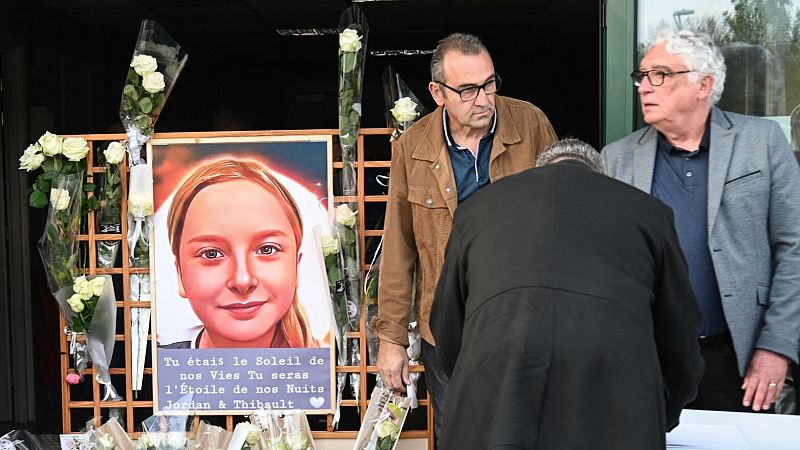 Macron pide solidaridad a los franceses con la familia de la niña asesinada hallada en un baúl en París