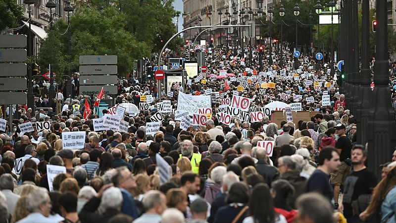 Una multitudinaria manifestación pide en Madrid más recursos para la sanidad pública