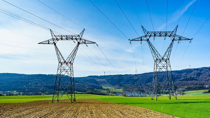 El precio de la luz baja este domingo hasta 72,84 euros/MWh, su mínimo desde agosto de 2021