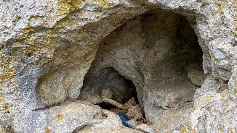 Hallan un zulo abandonado de ETA en una zona boscosa del municipio guipuzcoano de Oati