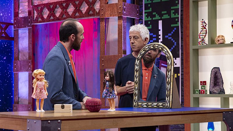 ¿Por qué caminamos erguidos? 5 curiosidades sobre los seres humanos