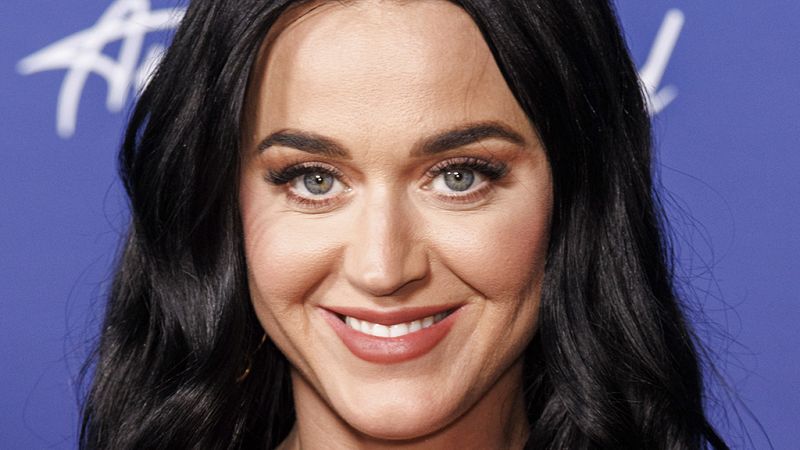 ¿Qué le pasa a Katy Perry en el ojo? ¿Lo hace propósito o de verdad no puede controlar su párpado?