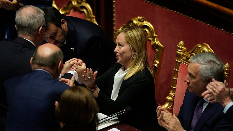 Meloni supera con mayoría absoluta la última votación de su investidura como primera ministra de Italia
