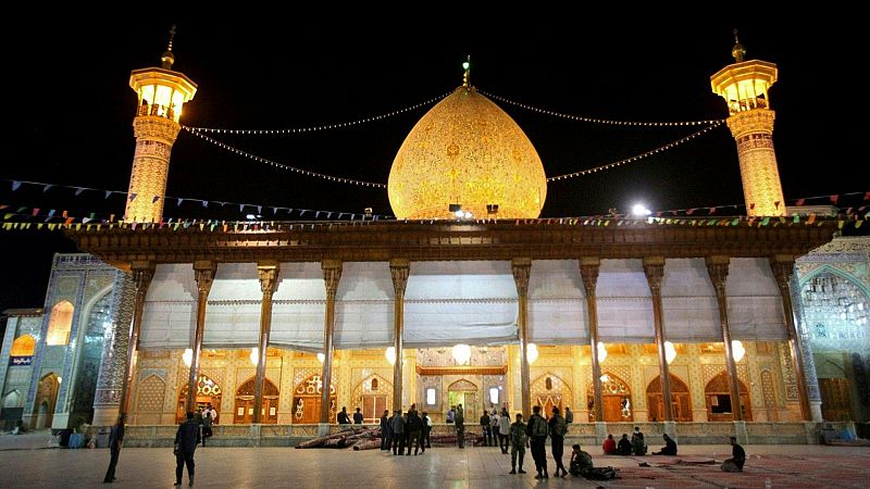 El Estado Islámico atenta contra una mezquita en Irán y deja al menos 15 muertos