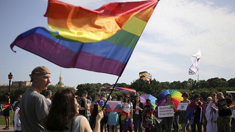 El Parlamento ruso aprueba la prohibición de "propaganda LGTBI"