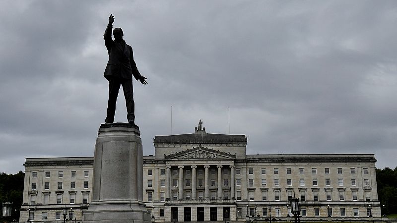 El Gobierno británico convocará elecciones anticipadas en Irlanda del Norte en las próximas 12 semanas