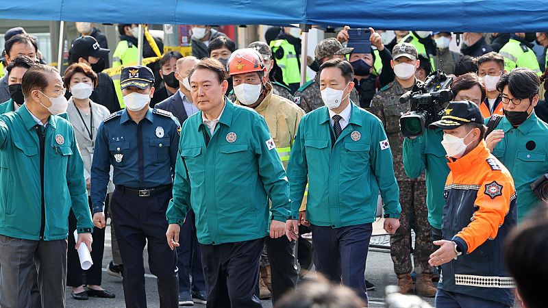 Luto nacional por una estampida que deja ya 153 muertos en un trágico Halloween en Seúl