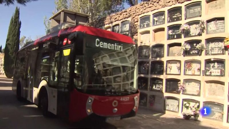 Cementiris plens i augment de les vendes de flors: Tots Sants recupera la normalitat