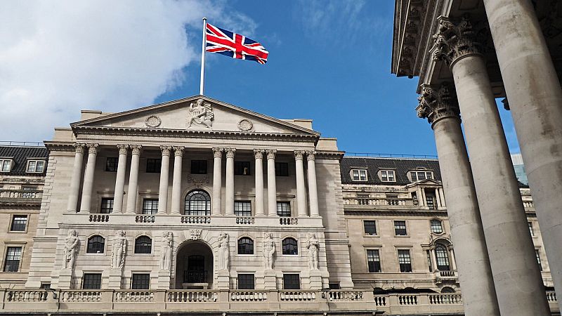 El Banco de Inglaterra sube los tipos de interés 0,75 puntos, hasta el 3%, su nivel más alto desde 2008