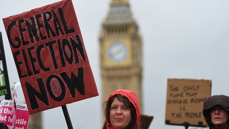 Miles de manifestantes piden en Londres la convocatoria de elecciones anticipadas