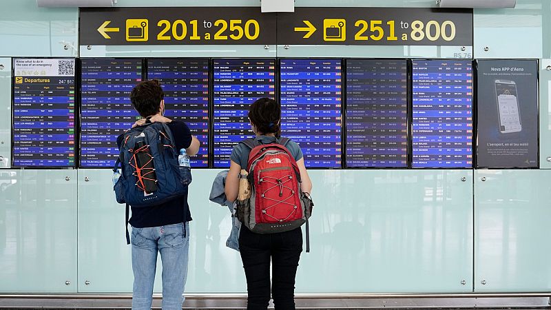 Vueling cancela de forma preventiva 64 vuelos este domingo en una nueva jornada de huelga de los tripulantes