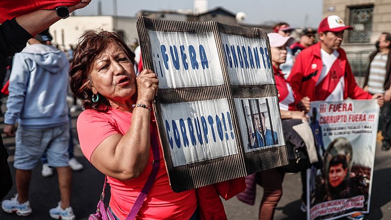 Multitudinaria protesta en Perú para exigir la dimisión del presidente Pedro Castillo