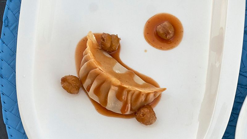 Receta de gyozas de callos a la madrile�a con garbanzos fritos