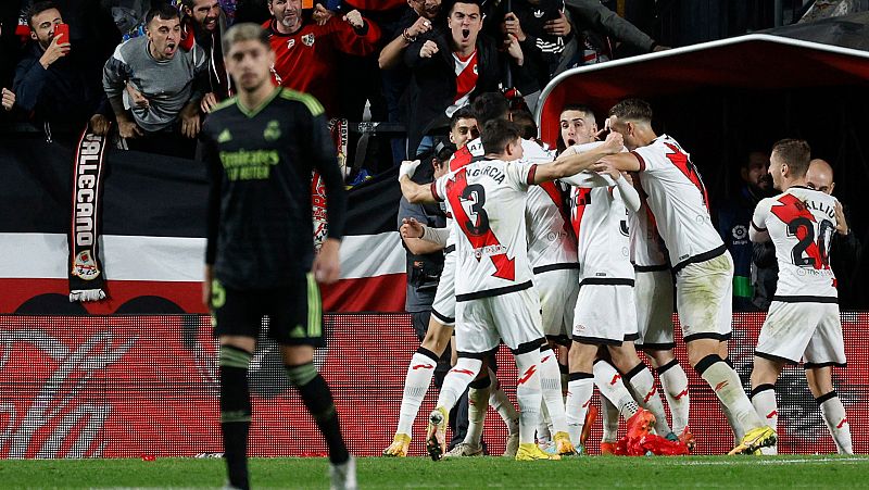 El Real Madrid claudica en Vallecas y pierde el liderato