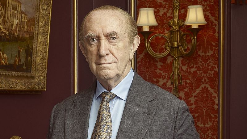 Felipe de Edimburgo en 'The Crown': el actor que lo interpreta hizo de Gorrión Supremio y Papa Francisco