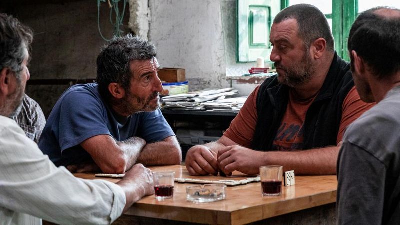 'As bestas', más allá del thriller: violencia, abandono rural y destrucción del medioambiente