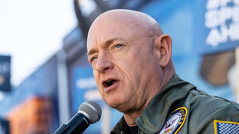 El Partido Demócrata revalida el escaño de Arizona y está a un asiento de controlar el Senado