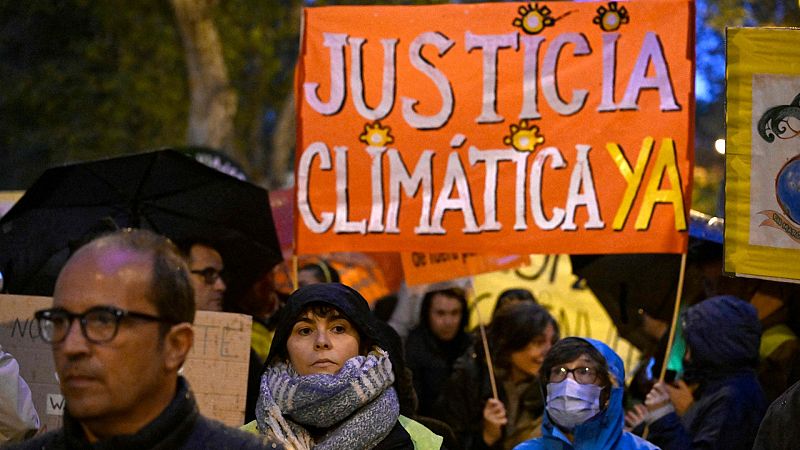 Miles de personas salen a la calle en una veintena de ciudades de España para clamar justicia climática