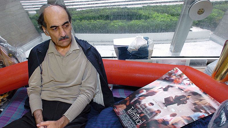 Muere en el aeropuerto de París el refugiado iraní que inspiró la película 'La Terminal'