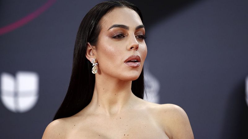 Georgina Rodríguez, una sirena de chocolate en los Latin Grammy 2022