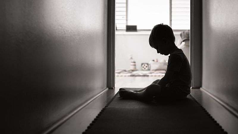 La huella "imborrable" del trauma infantil en la salud mental de un adulto: "El dolor es como un agujero negro"
