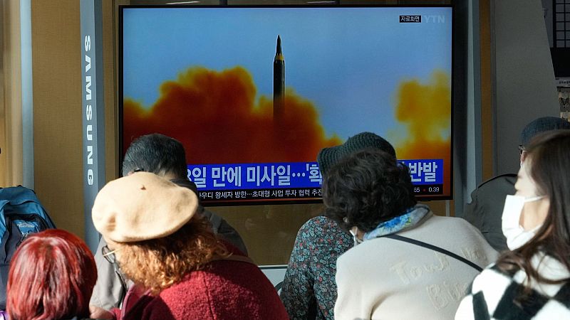 Corea del Norte lanza un misil balístico al mar de Japón después de advertir acciones contra EE.UU.