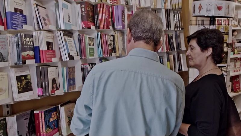 Esta librería de Sevilla tenía los días contados, pero sus clientes la salvaron: esta fue su idea