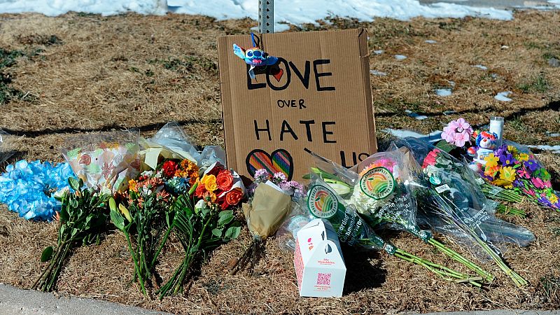 Al menos cinco muertos y 18 heridos en un tiroteo en una club LGTBI de Colorado Springs