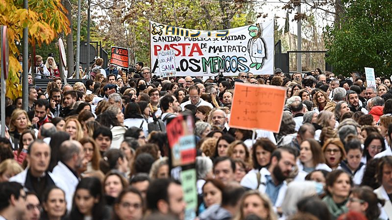 Los médicos y pediatras de Atención Primaria en Madrid inician una huelga indefinida: "Es en una situación límite"