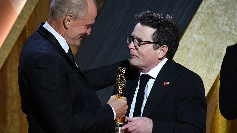 Michael J. Fox recibe el Oscar honorífico en una emotiva ceremonia