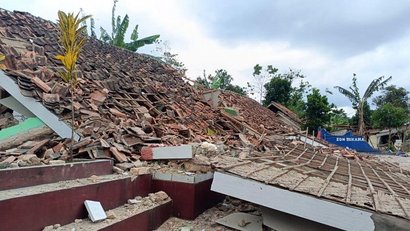 Al menos 162 muertos por un terremoto en la provincia de Java, la más poblada de Indonesia