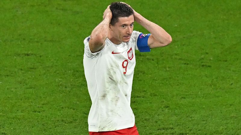 Lewandowski perdona a México de penalti y ambos firman las paces en su estreno mundialista