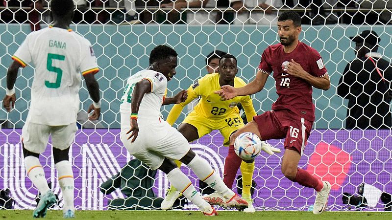 Catar planta cara a Senegal, pero pierde y queda eliminada de 'su' Mundial