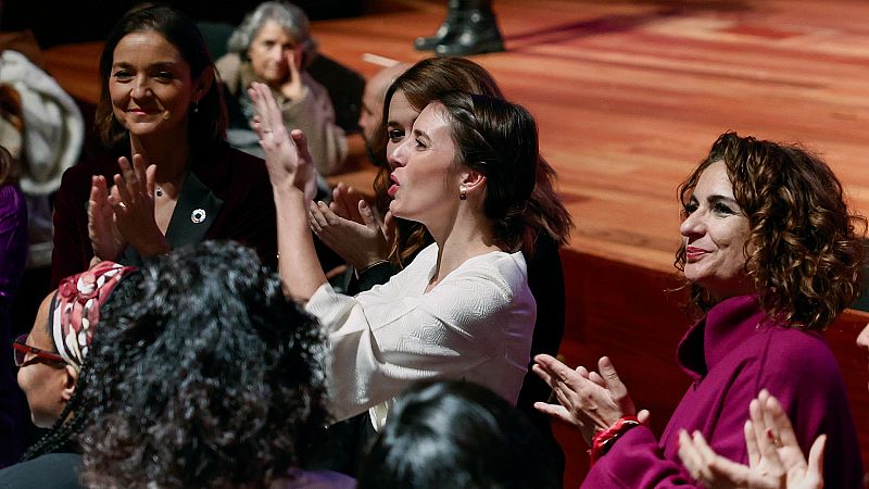 Montero destaca la resiliencia del feminismo: "Violencia machista hay en la cama, en el bar y en el Parlamento"