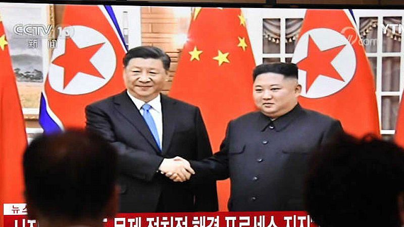 Xi Jinping transmite a Kim Jong-un su deseo de reforzar los lazos bilaterales