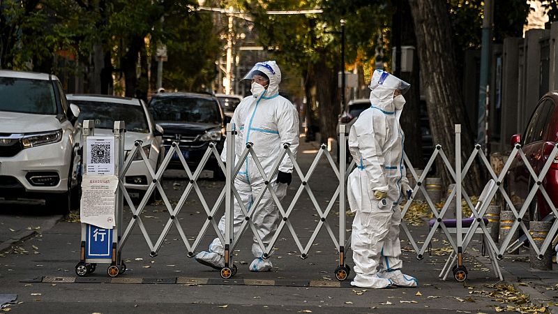 La ciudad china de Xinjiang retira las restricciones COVID tras la polémica por la muerte de diez personas en un incendio