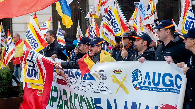 Miles de policías y guardias civiles se manifiestan en Madrid contra la "discriminación" del Gobierno