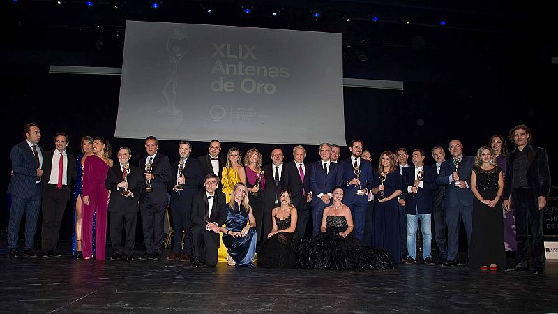 Alaska y Carlos Garrido, de RTVE, reciben las Antenas de Oro 2022  